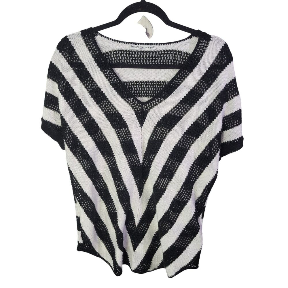 Two One Two New York Womens Sz One Size P Black White Striped Open Knit Topper